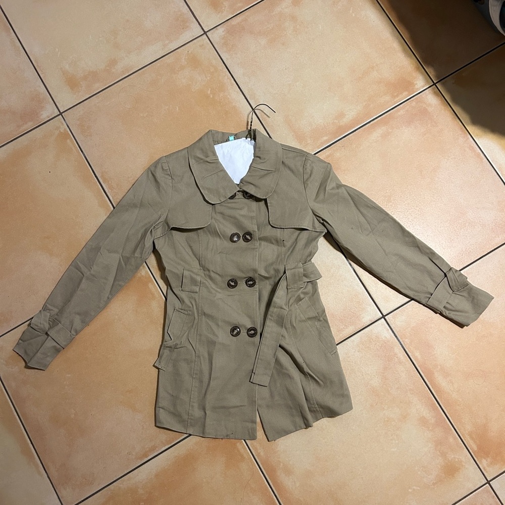 LF beige trench coat